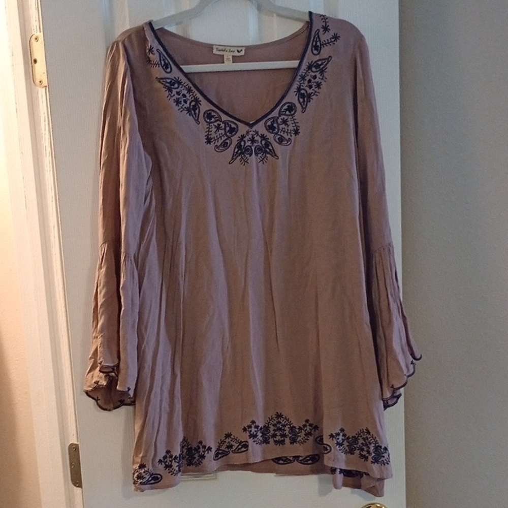 🌸Double Zero Embroidered Boho Tunic – Mauve Top with Navy Floral Stitching